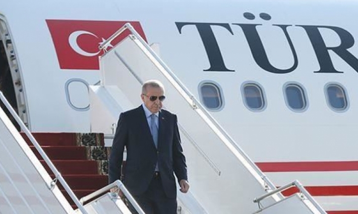 أردوغان يصل إلى تونس على رأس وفد رفيع المستوى لعقد قمة مع الرئيس قيس سعيد