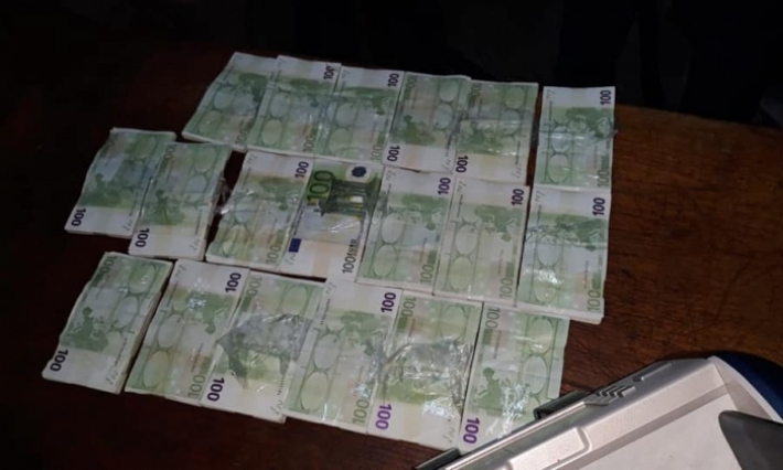 مطار تونس قرطاج: إحباط تهريب حوالي 140 ألف أورو