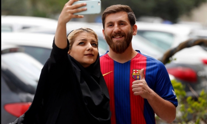 الشرطة الإيرانية تلقي القبض على ''ميسي المزيف'' المختص في الاحتيال على الفتيات 