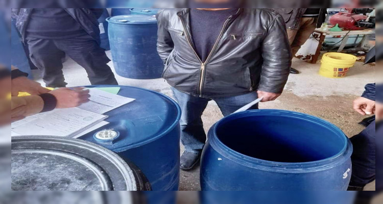 السيجومي: الأمن يداهم مصنعا عشوائيا للمواد الكحولية 