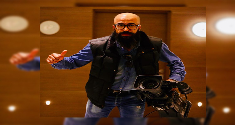 أمنيون يعتدون على مصور القناة الوطنية بالعنف وينعتونه بـ''المتطرف'' (فيديو)