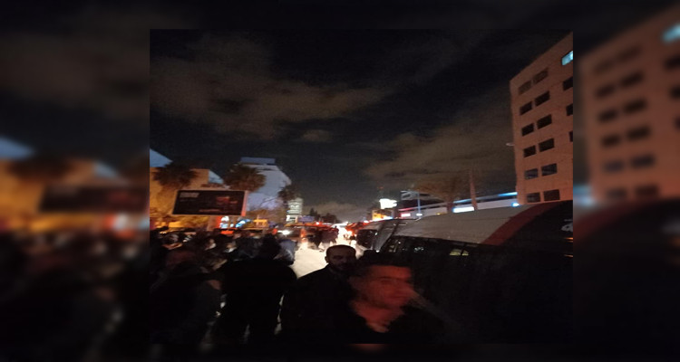 الأمن يزيل خيام الدستوري الحر أمام مقر فرع اتحاد علماء المسلمين  (فيديو) 