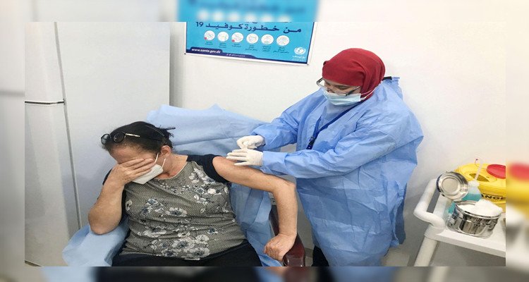 أعراض جانبية لـ300 جزائري تلقوا اللقاح المضاد لفيروس كورونا 