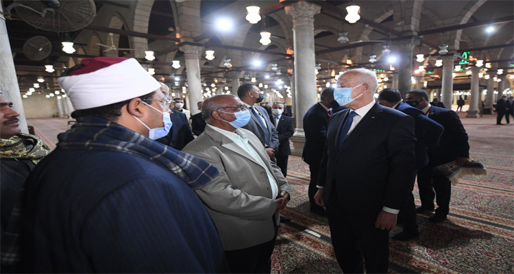 رئيس الدولة يؤدي زيارة إلى مسجد عمرو ابن العاص وعدد من المواقع الأثرية(فيديو)