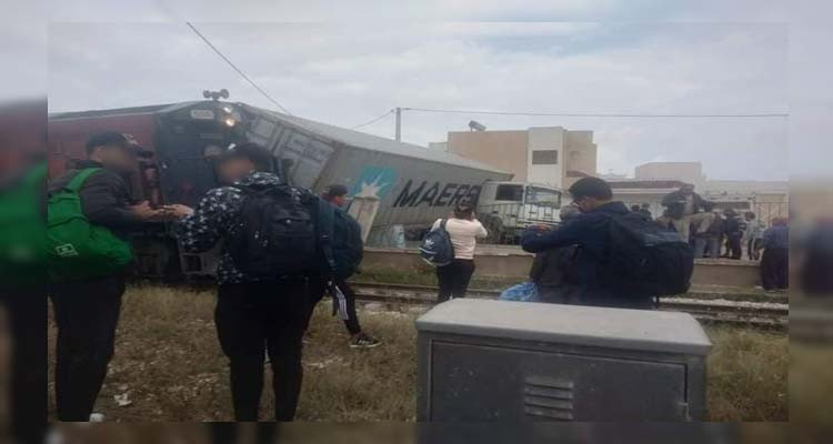 مقطع فيديو يوثق لحظة صدم القطار لشاحنة ثقيلة بصفاقس 