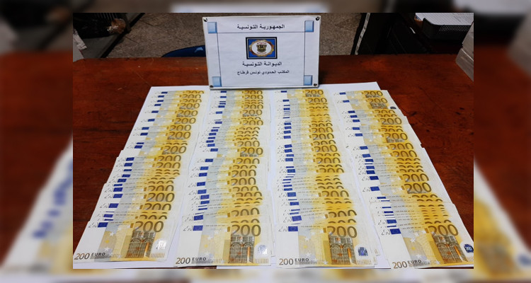 الديوانة تحصّل أكثر من مليار بحوزة عدد من المسافرين بمطار تونس قرطاج 