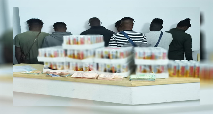 الأمن يضبط أموالا وخمورا بحوزة أفارقة كانوا يخططون للإبحار خلسة إلى أوروبا