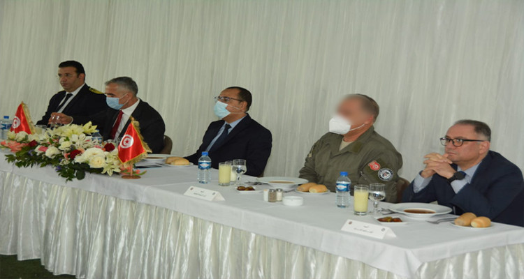 رئيس الحكومة يتقاسم وجبة الإفطار مع أبناء الحرس الوطني 