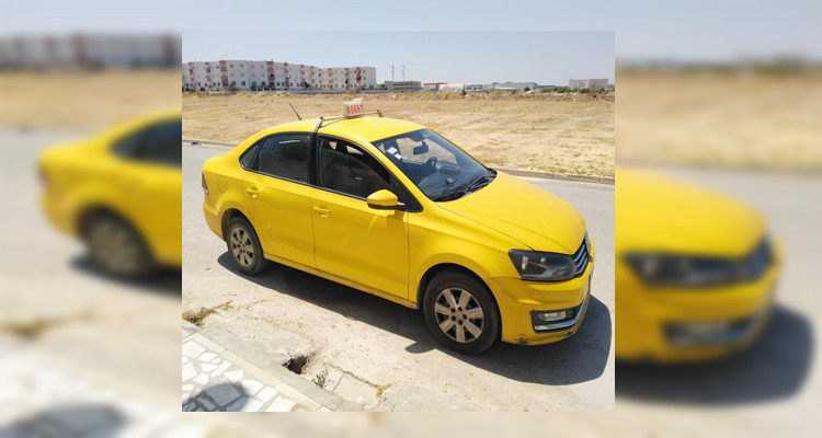 طالب كونغولي ينسى حقيبته داخل سيارة أجرة ويناشد سائقها إعادتها إليه 