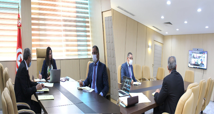 وزيرة العدل تعقد  جلسة عمل مع عدد من الوكلاء العامين بمحاكم الاستئناف