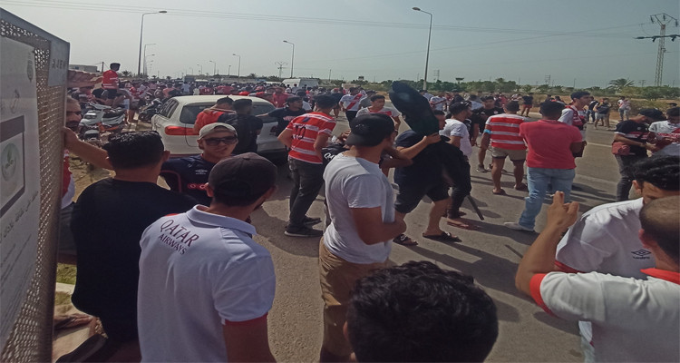 أحباء النادي الافريقي بجرية ينظمون استقبالا حاشدا لفريقهم (فيديو) 