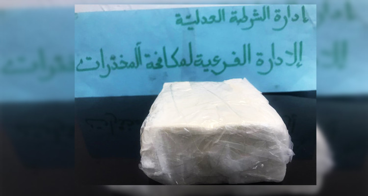 الإيقاع بثلاثة أجانب حاولوا تهريب رطل من ''الكوكايين'' 