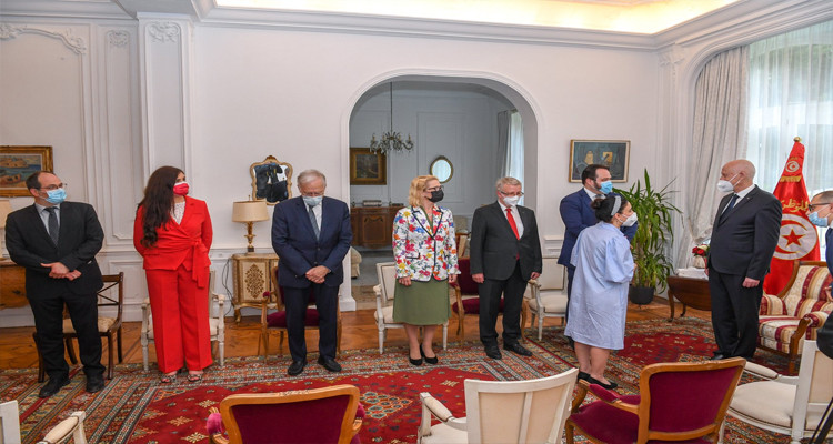 رئيس الدولة يشرف على موكب تنصيب أصدقاء تونس بالبرلمان الأوروبي 