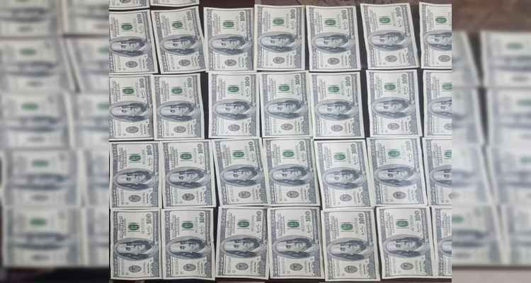 دولارات مزورة