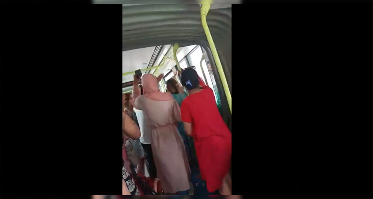 موكب ''حمام العروسة''  يسجل حضوره بمترو نقل تونس (فيديو) 