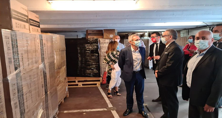 فرنسا تمنح تونس مئات الآلاف من الكمامات الطبية 