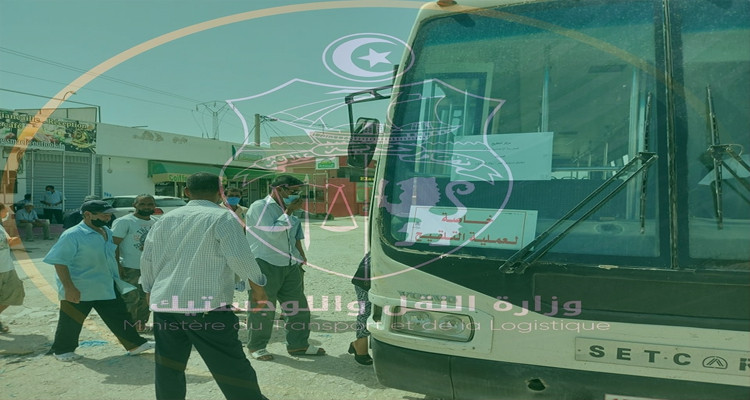 وزارة النقل: أمنا إيصال أكثر من 92 ألف مواطن إلى مراكز التلقيح مجانا 
