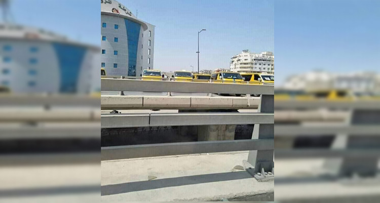 الامن يطبق القانون ''بكل حزم''على بعض سواق التاكسي الجماعي بعد غلقهم للطريق