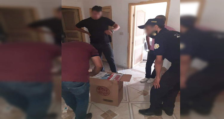 القيران: حجز قرابة العشرة آلاف علبة سجائر بحوزة مضاربين 