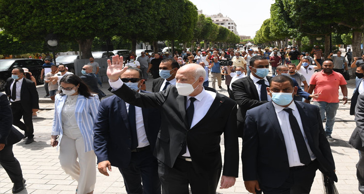 رئيس الجمهورية: بعضهم  يحرّض على ''الحرقة'' ليشوّه علاقة تونس بأجوارها