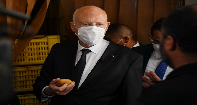 رئيس الدولة متوعدا: سنتصدى لكل من يتجرأ على تعريض التونسي للجوع والعطش (فيديو)