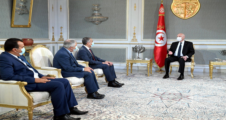 رئيس الدولة: في حومتي الماء يهبط من السبالة أخضر ما يتشربش (فيديو) 