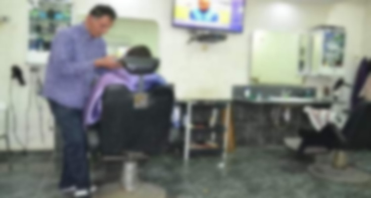 حلاق يحوّل محله إلى نقطة لبيع الخمر خلسة ووكر دعارة 