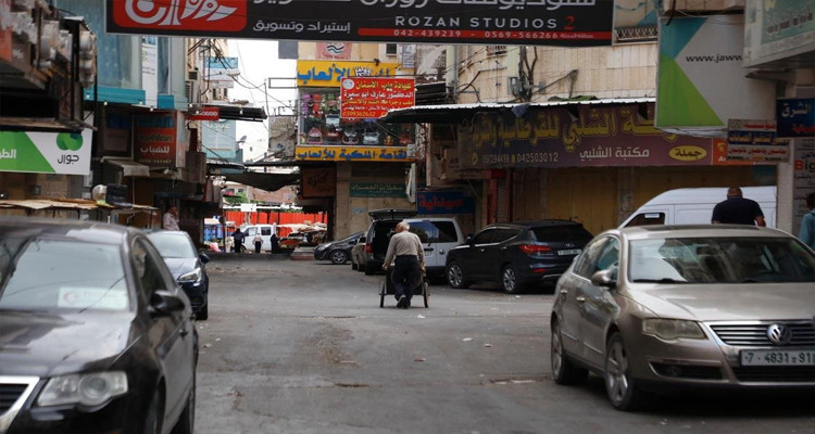 مدينة جنين الفلسطينية تعلن الاضراب العام تضامنا مع الأسرى الأربعة 