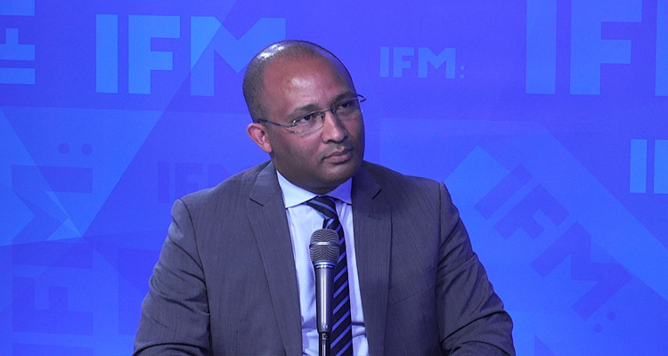 وليد الحجام: دستور 2014 أصبح عائقا كبيرا وبرنامج الرئيس في لمساته الأخيرة 