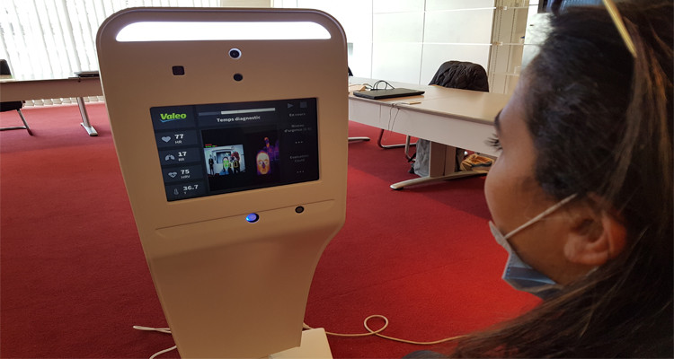 آلة تكشف عن الإصابة بالكوفيد عن بعد وفي ظرف دقيقتين 