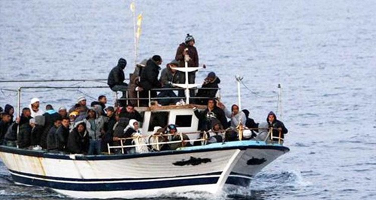 لامبادوزا تستقبل 402 مهاجرا غير شرعي في يوم واحد 