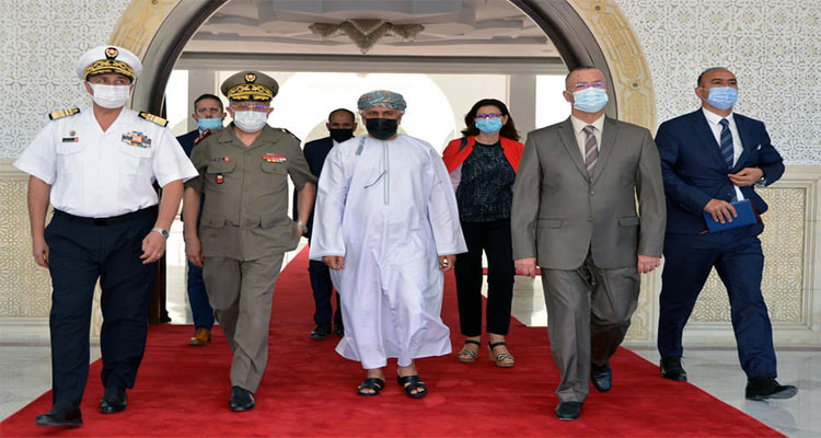 سلطنة عمان ترسل شحنة مساعدات طبية لدعم مجهودات تونس في التصدي لجائحة كوفيد 