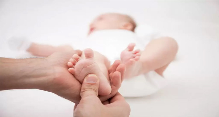 القبض على جزائرية تسرق الرضع وتفرط فيهم بالبيع في تونس 