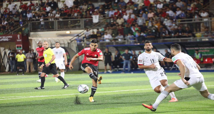 الفراعنة يباغتون فرسان المتوسط في عقر دارهم بثلاثية 