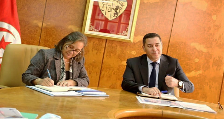 وزير النقل ربيع المجيدي ووزيرة الصناعة والمناجم والطاقة نائلة نويرة القنجي