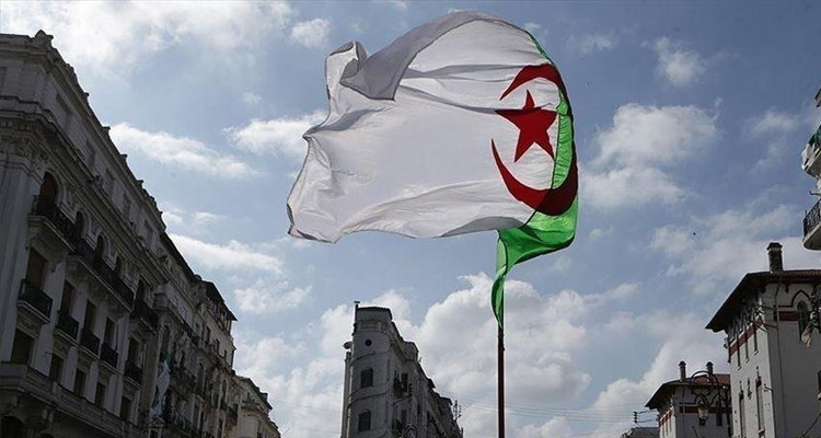ج. المجاهدين الجزائريين: أرضنا تخلصت إلى الأبد من الاقدام الفرنسية النجسة