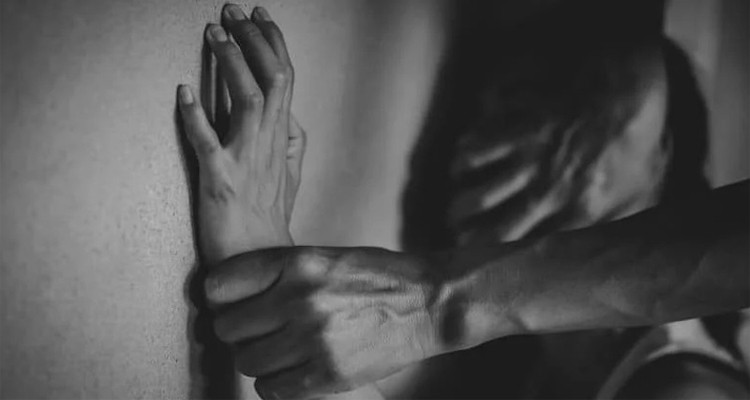 باجة: يعترض سبيل صديقته ليشبعها ضربا ويحوّل وجهتها 