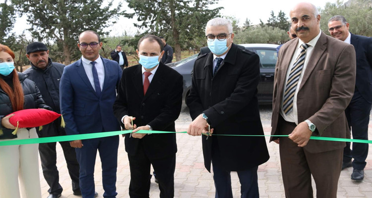 وزير التربية يدشن مدرسة ابتدائية بالفحص بعد تهيئتها من طرف مؤسسة بنكية