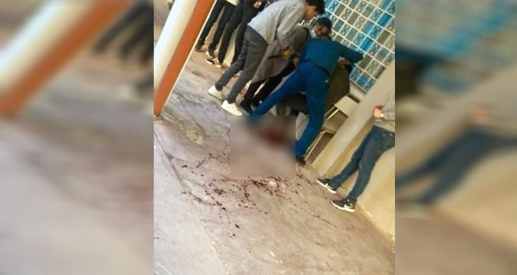 رفض أستاذه تمكينه من إعادة فرض مراقبة فسدد إليه ضربات بسكين وساطور