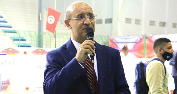 وزارة الرياضة تجمّد نشاط رئيس جامعة الكرة الطائرة وتحيل ملفه على القضاء 