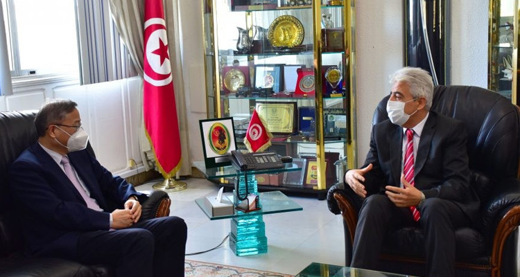 وزير الدفاع الوطني يستقبل السفير الصيني ببلادنا 