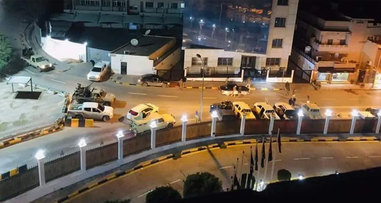 مسلحون يحاصرون مبنى رئاسة الوزراء الليبية