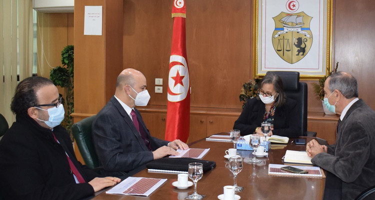 وزيرة الصناعة تشرف على جلسة عمل لمتابعة التزود بالمحروقات والمشتقات النفطية