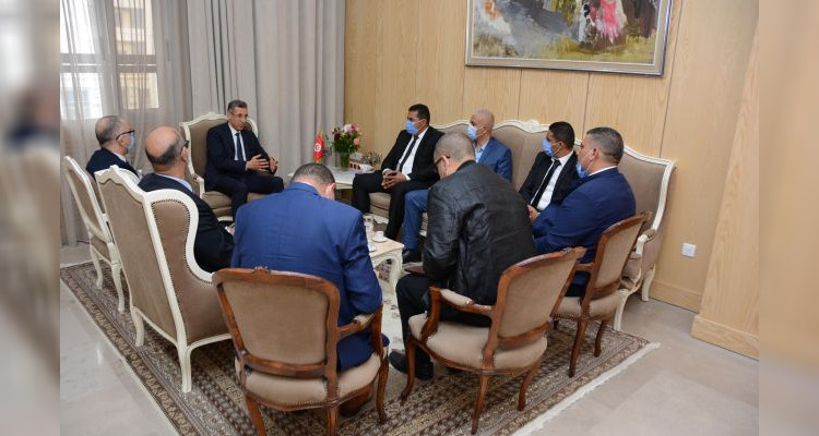 وزير الداخلية يلتقي ممثلين عن الجبهة الوطنية للنقابات الأمنية