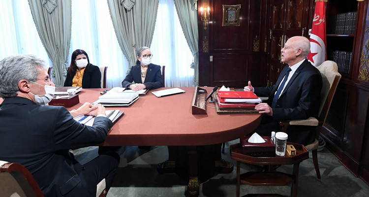 رئيس الجمهورية يعقد اجتماعا وزاريا مضيقا للنظر في مشروع قانون المالية 2022 