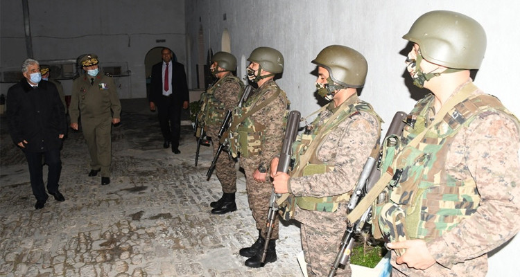 وزير الدفاع الوطني يتحول في زيارة تفقد إلى منشأتين عسكريتين 