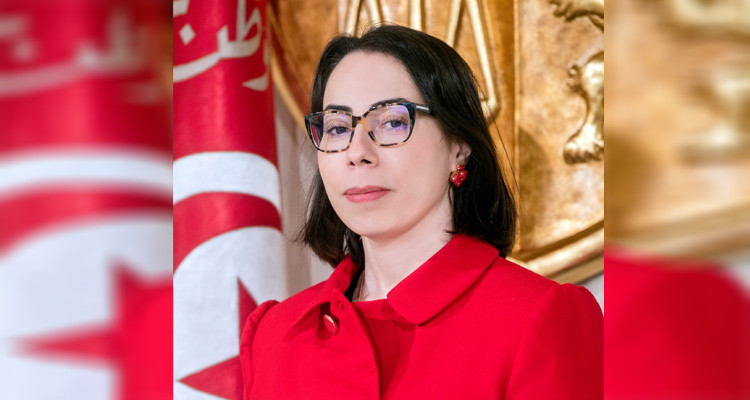 نادية عكاشة: عذرا سيدي الرئيس العمل يستحيل معكم في هذه الظروف