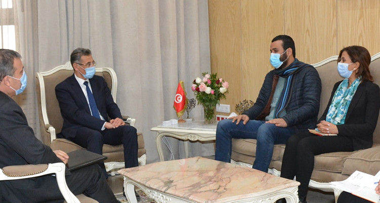 وزير الداخلية يستقبل نقيب الصحفيين ونائبته 