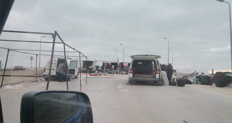 يحدث في العاصمة: قنطرة الملاسين تتحول إلى سوق أسبوعية !