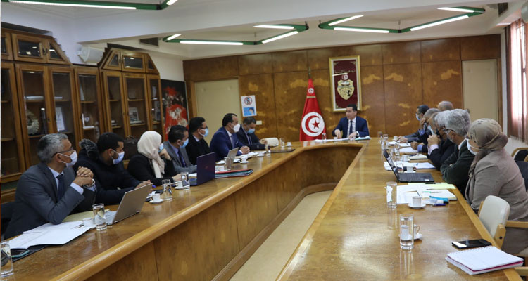 وزير النقل يؤكد ضرورة معالجة ملف ديون الشركات الوطنية 
